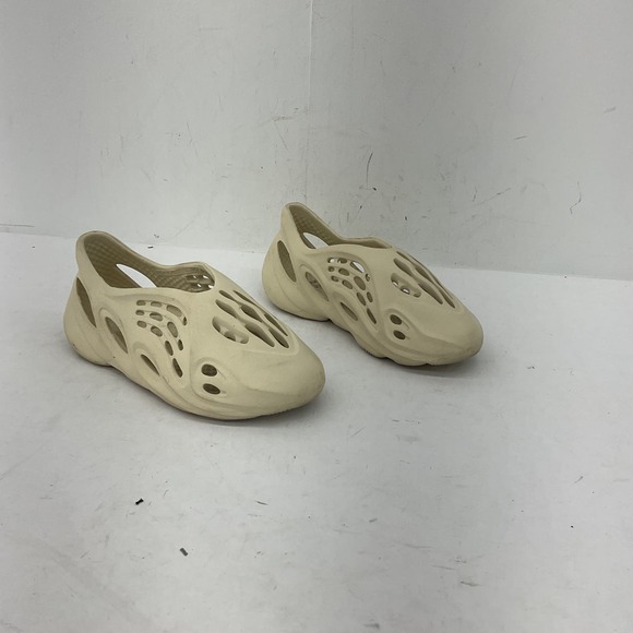 Adidas Yeezy Foam Runner Cream Women's Athletic Sneaker - Size 6 - Picture 1 of 12